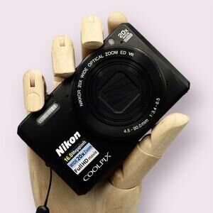 Nikon Coolpix s7000 Digital Camera
